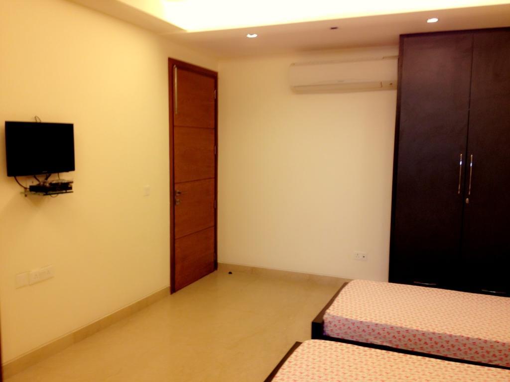 Woodpecker Service Apartments - Green Park Nuova Delhi Esterno foto