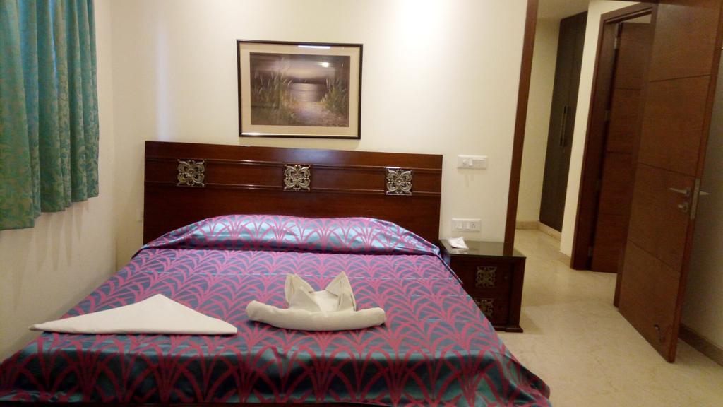 Woodpecker Service Apartments - Green Park Nuova Delhi Esterno foto